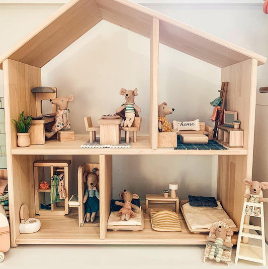 Miniature Dolls and Scale